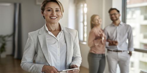 Real-Estate-Agent.jpg Real-Estate-Agent.jpg